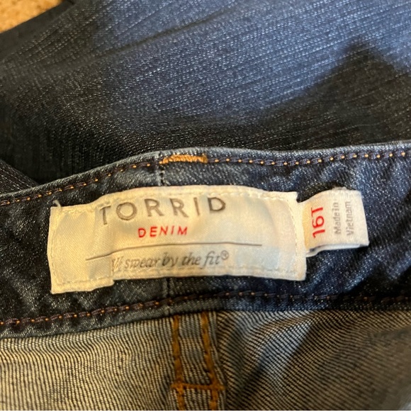 Torrid Boyfriend Cut Bootcut Jeans Dark Wash Blue Denim Stretch Size 16T - Picture 7 of 7